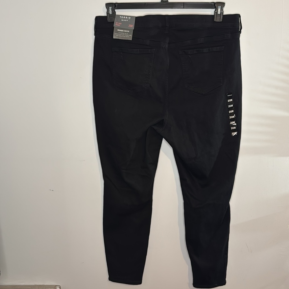 Torrid Jeans Black Skinny High Rise Distressed Stretch in Size 20 NWT - Picture 8 of 16